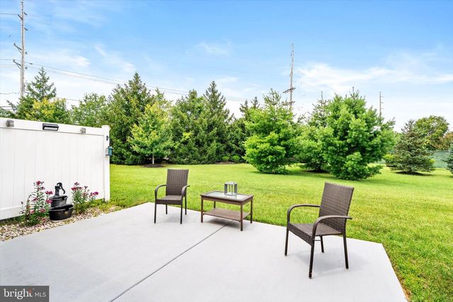 84 HEALS FARM RD, Burlington, NJ 08016