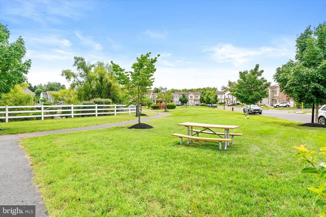 84 HEALS FARM RD, Burlington, NJ 08016