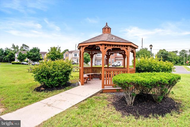 84 HEALS FARM RD, Burlington, NJ 08016