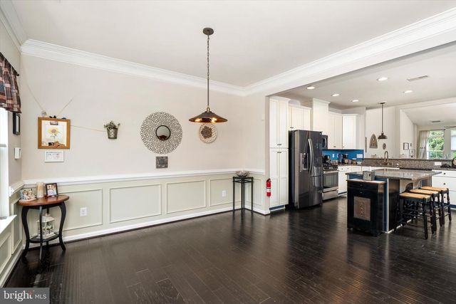 84 HEALS FARM RD, Burlington, NJ 08016