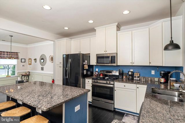 84 HEALS FARM RD, Burlington, NJ 08016