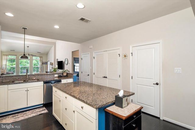 84 HEALS FARM RD, Burlington, NJ 08016