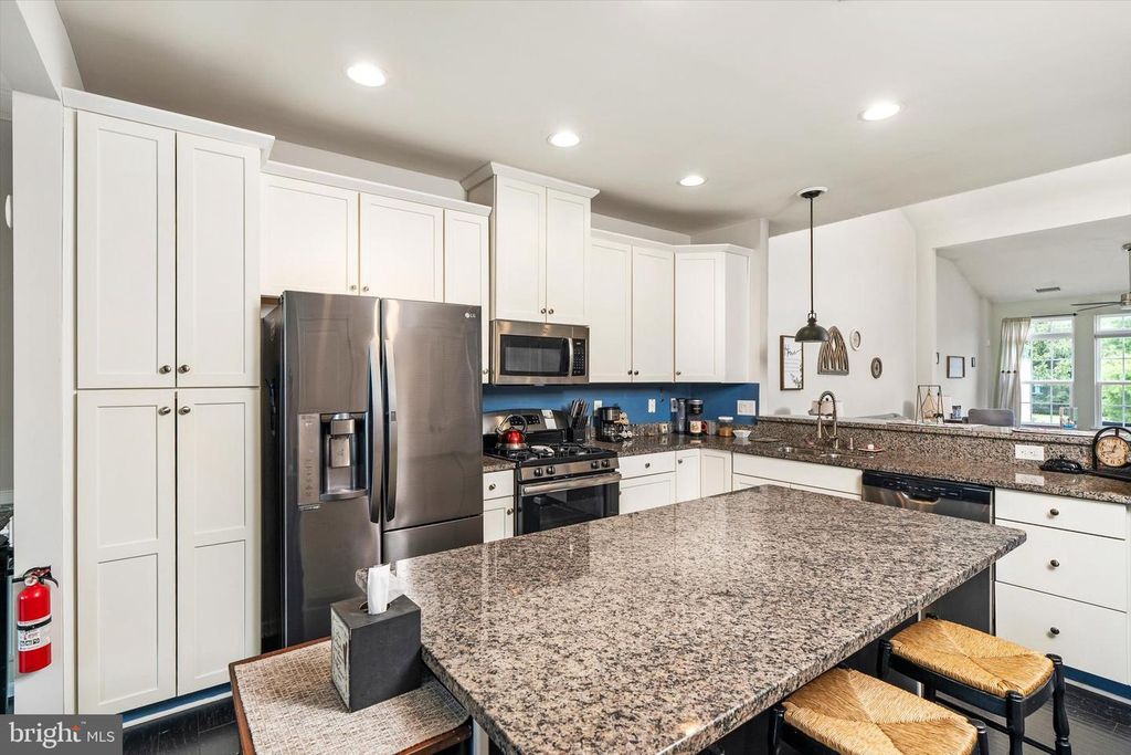 84 HEALS FARM RD, Burlington, NJ 08016