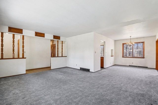 W207N6838 Flora DRIVE, Menomonee Falls, WI 53051