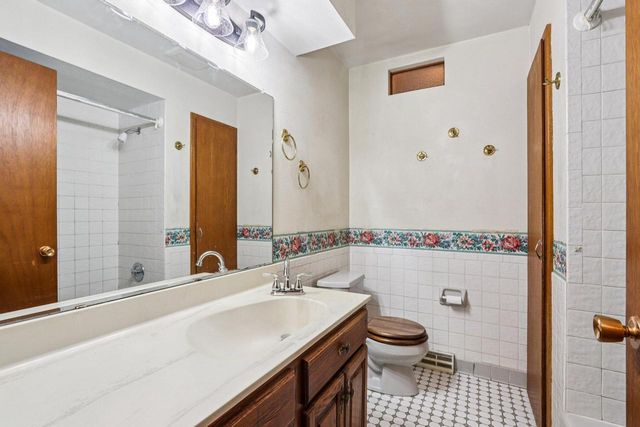 W207N6838 Flora DRIVE, Menomonee Falls, WI 53051