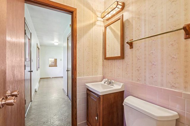 W207N6838 Flora DRIVE, Menomonee Falls, WI 53051