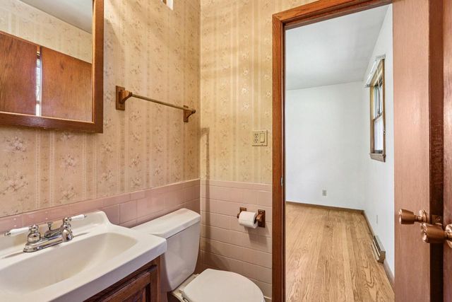 W207N6838 Flora DRIVE, Menomonee Falls, WI 53051