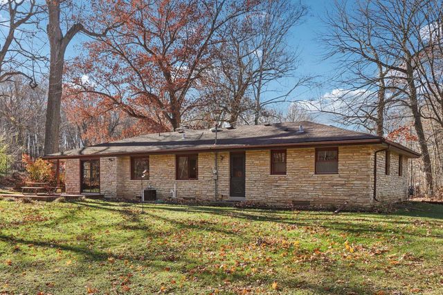 W207N6838 Flora DRIVE, Menomonee Falls, WI 53051