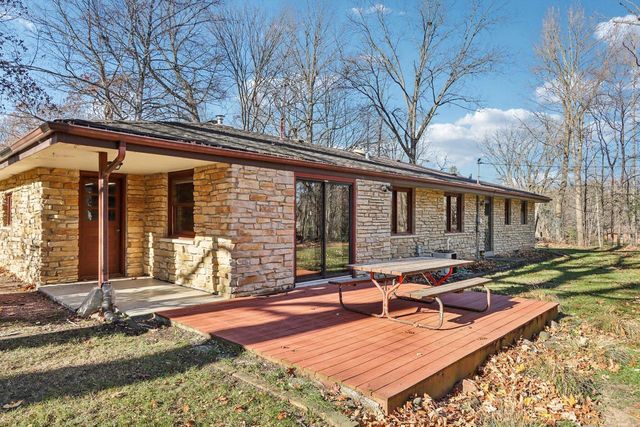 W207N6838 Flora DRIVE, Menomonee Falls, WI 53051