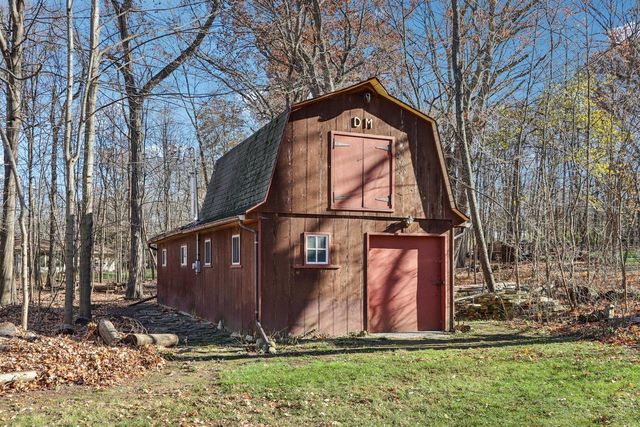 W207N6838 Flora DRIVE, Menomonee Falls, WI 53051