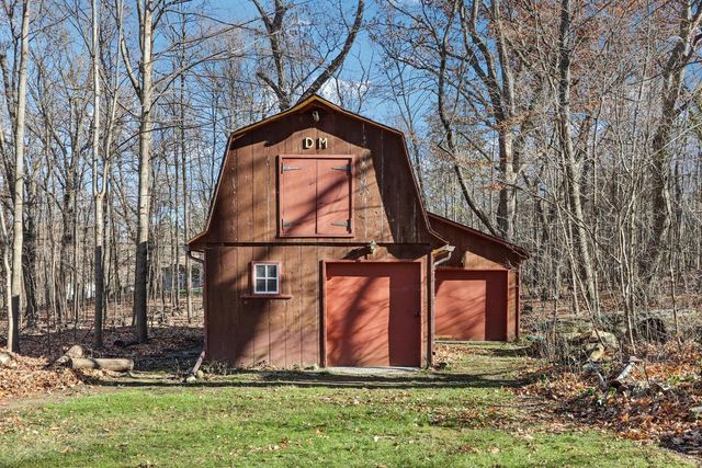 W207N6838 Flora DRIVE, Menomonee Falls, WI 53051