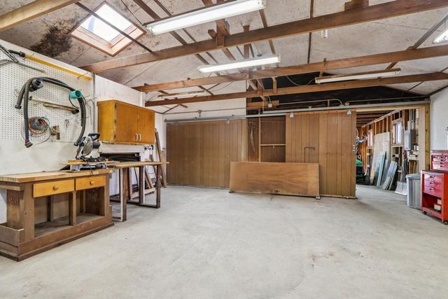 W207N6838 Flora DRIVE, Menomonee Falls, WI 53051