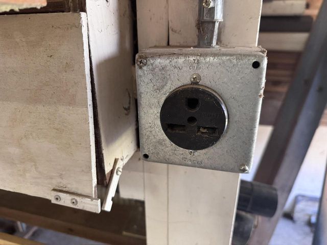 W207N6838 Flora DRIVE, Menomonee Falls, WI 53051