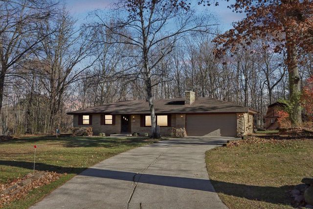 W207N6838 Flora DRIVE, Menomonee Falls, WI 53051