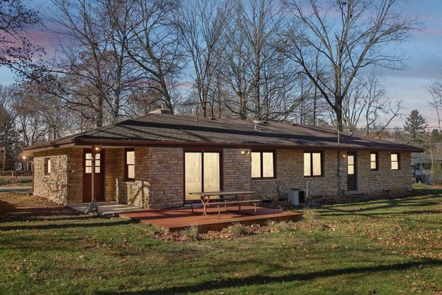 W207N6838 Flora DRIVE, Menomonee Falls, WI 53051