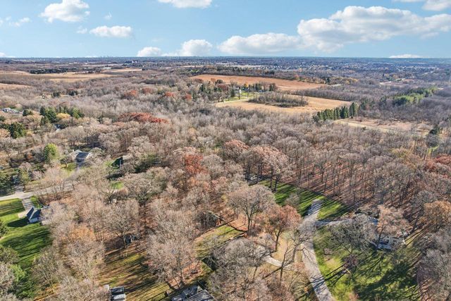 W207N6838 Flora DRIVE, Menomonee Falls, WI 53051