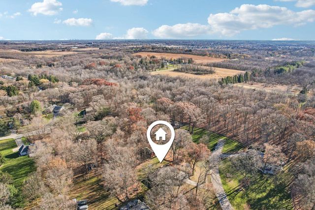 W207N6838 Flora DRIVE, Menomonee Falls, WI 53051