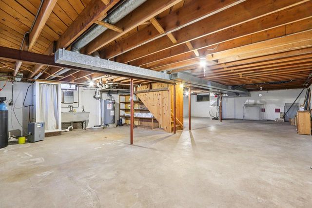 W207N6838 Flora DRIVE, Menomonee Falls, WI 53051