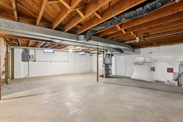 W207N6838 Flora DRIVE, Menomonee Falls, WI 53051