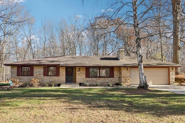 W207N6838 Flora DRIVE, Menomonee Falls, WI 53051