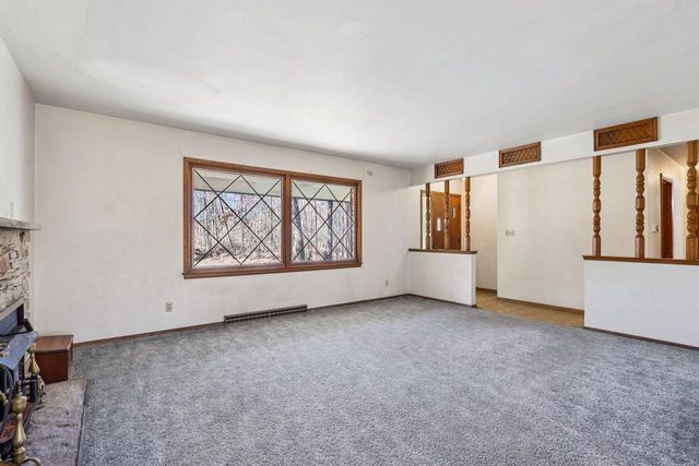 W207N6838 Flora DRIVE, Menomonee Falls, WI 53051