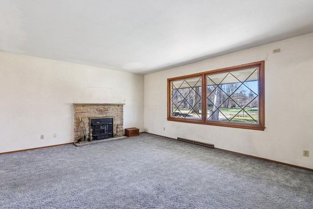 W207N6838 Flora DRIVE, Menomonee Falls, WI 53051