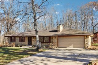 W207N6838 Flora DRIVE, Menomonee Falls, WI 53051