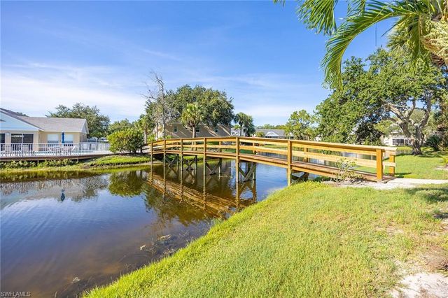 138 Pebble Shores DR 201, Naples, FL 34110