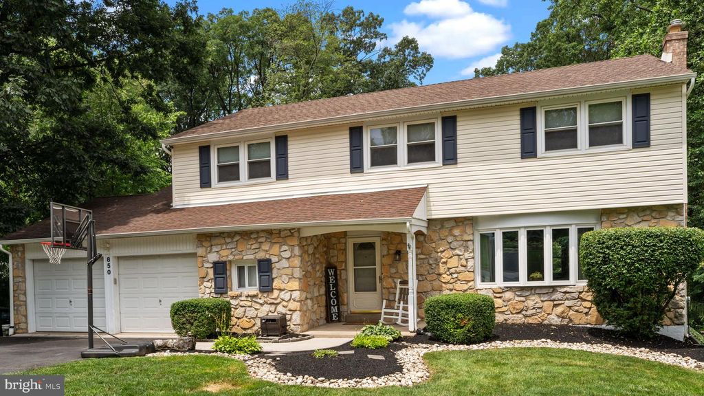 850 SYCAMORE DR, Southampton, PA 18966
