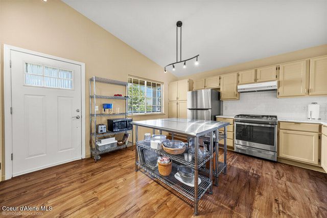 2212 N Columbine Ct, Post Falls, ID 83854