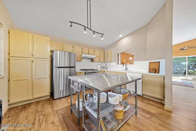 2212 N Columbine Ct, Post Falls, ID 83854