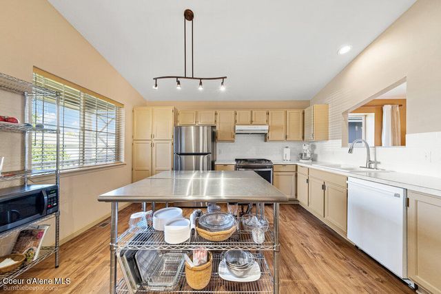 2212 N Columbine Ct, Post Falls, ID 83854