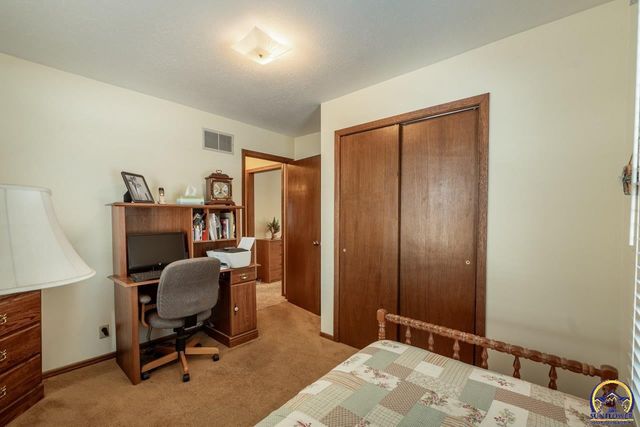 1038 SW Randolph AVE, Topeka, KS 66604