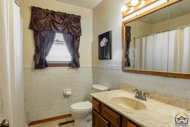 1038 SW Randolph AVE, Topeka, KS 66604