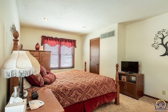 1038 SW Randolph AVE, Topeka, KS 66604