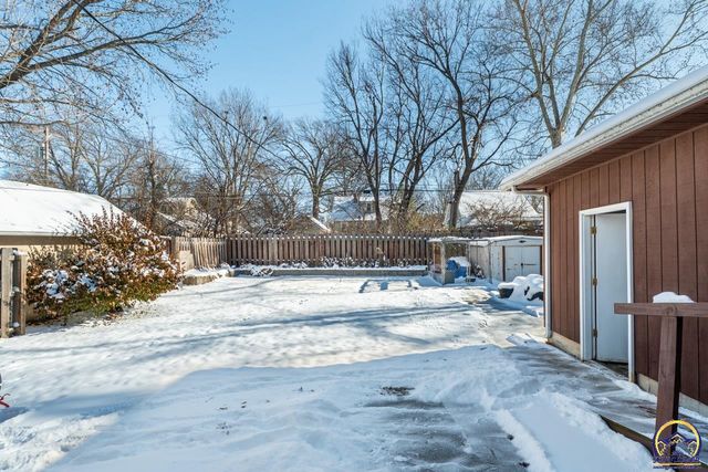 1038 SW Randolph AVE, Topeka, KS 66604