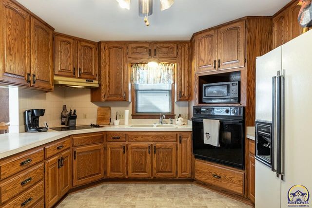 1038 SW Randolph AVE, Topeka, KS 66604