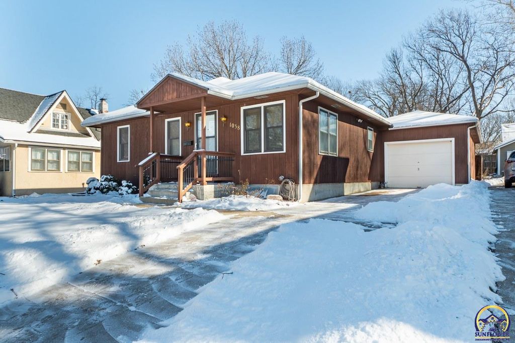 1038 SW Randolph AVE, Topeka, KS 66604