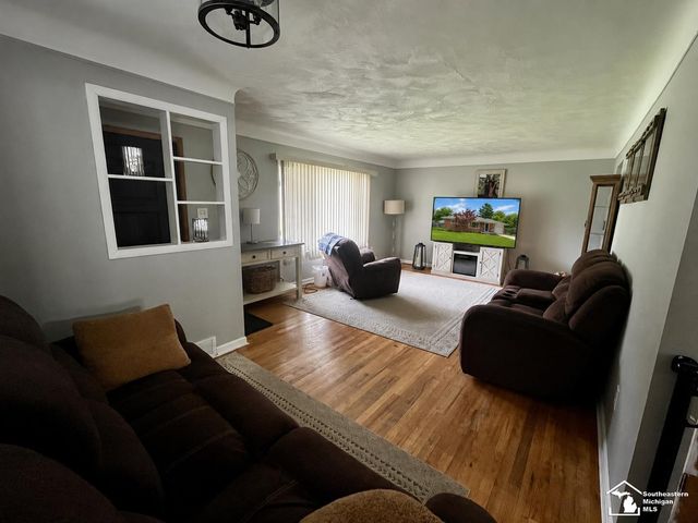 2071 Maplecrest Drive, Ash Twp, MI 48117