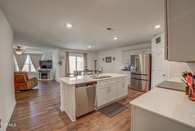 1048 Persimmon Hollow, Greeneville, TN 37745