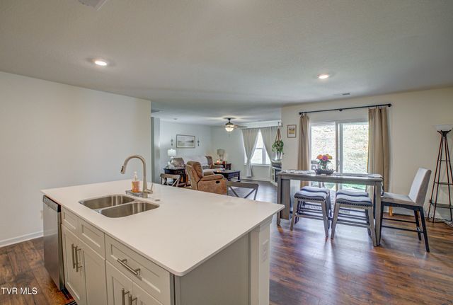 1048 Persimmon Hollow, Greeneville, TN 37745