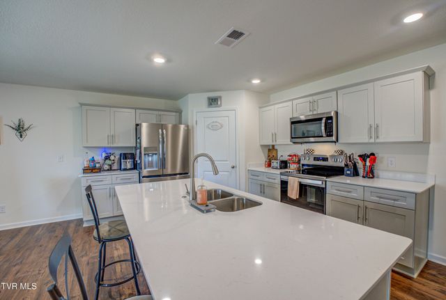 1048 Persimmon Hollow, Greeneville, TN 37745