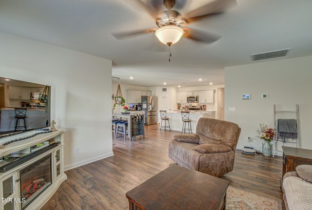 1048 Persimmon Hollow, Greeneville, TN 37745