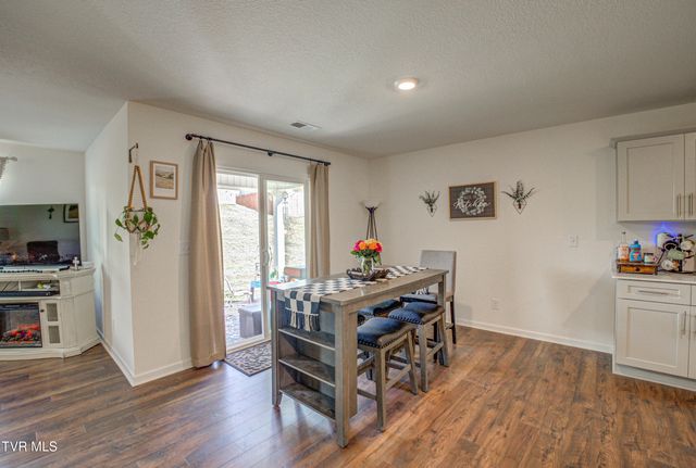 1048 Persimmon Hollow, Greeneville, TN 37745