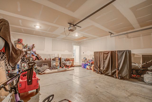 1048 Persimmon Hollow, Greeneville, TN 37745