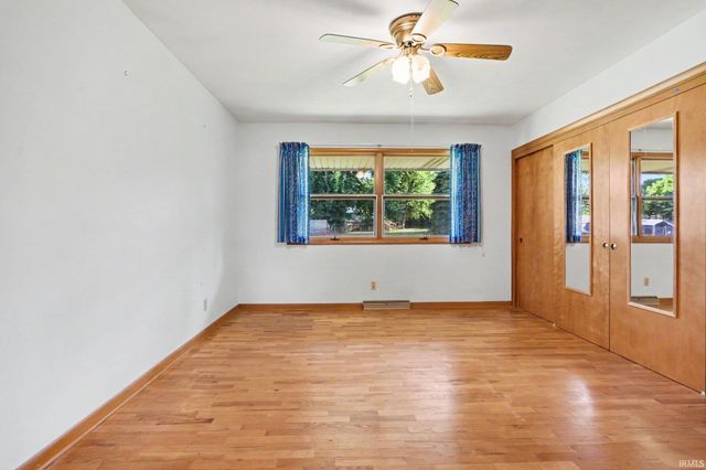 24043 Sunnyside Avenue, Elkhart, IN 46516