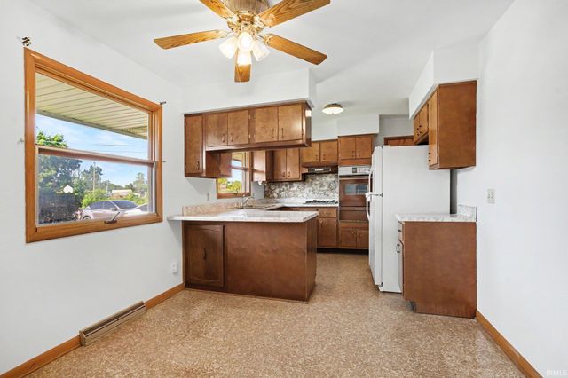 24043 Sunnyside Avenue, Elkhart, IN 46516