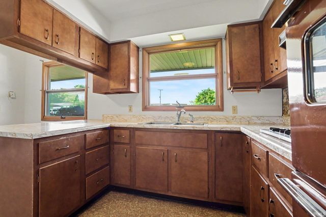 24043 Sunnyside Avenue, Elkhart, IN 46516