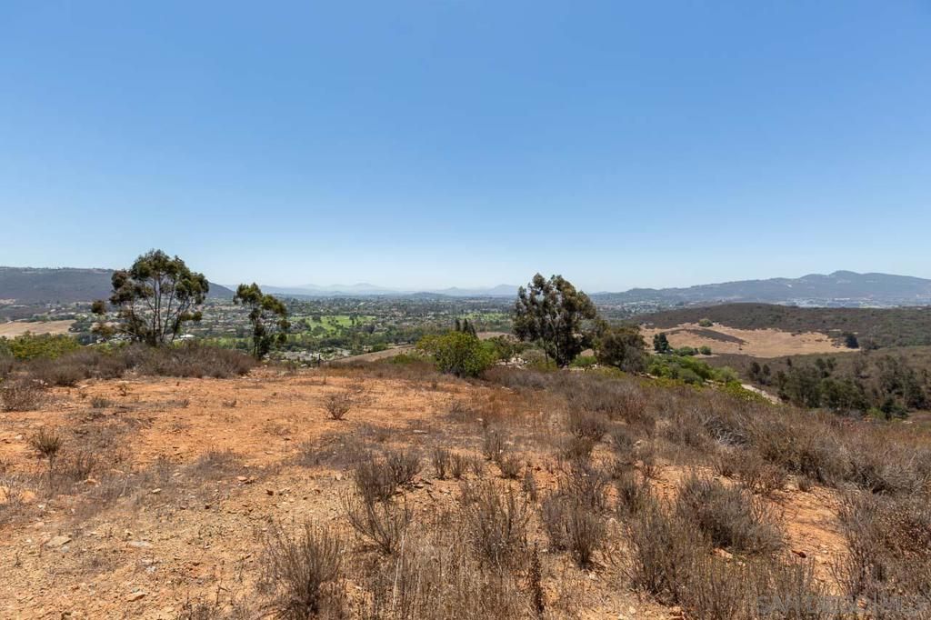 N Twin Oaks Valley Rd, San Marcos, CA 92069 — photo 2
