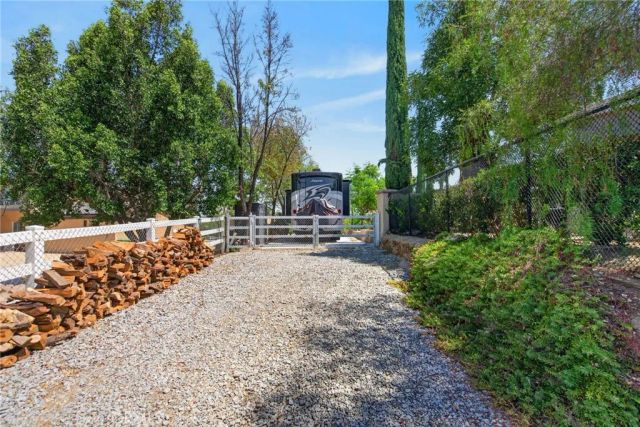 18397 Swallowtail Lane, Riverside, CA 92504